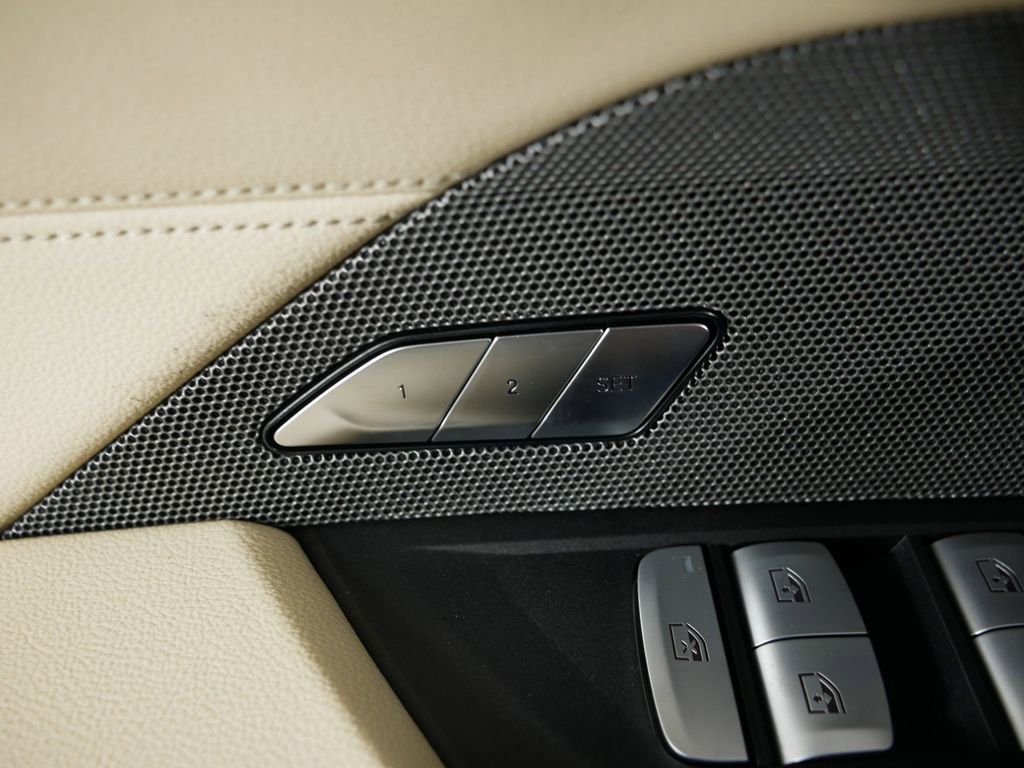 Thumbnail: 2025 BMW i4 - 39