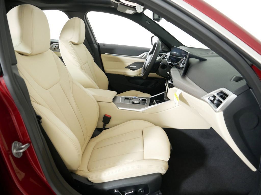 Thumbnail: 2025 BMW i4 - 10