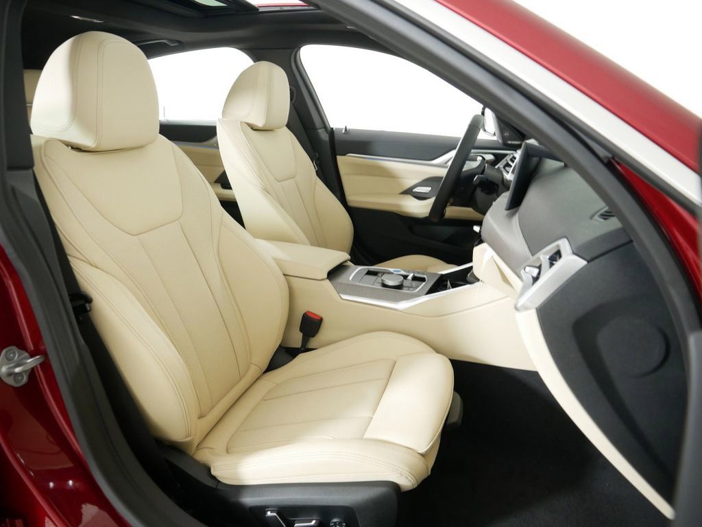 Thumbnail: 2025 BMW i4 - 11