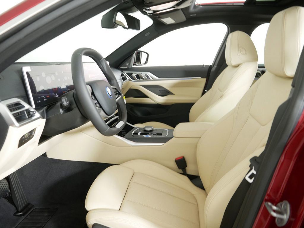 Thumbnail: 2025 BMW i4 - 35