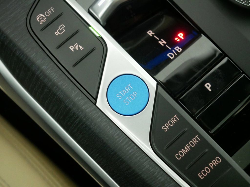 Thumbnail: 2025 BMW i4 - 16