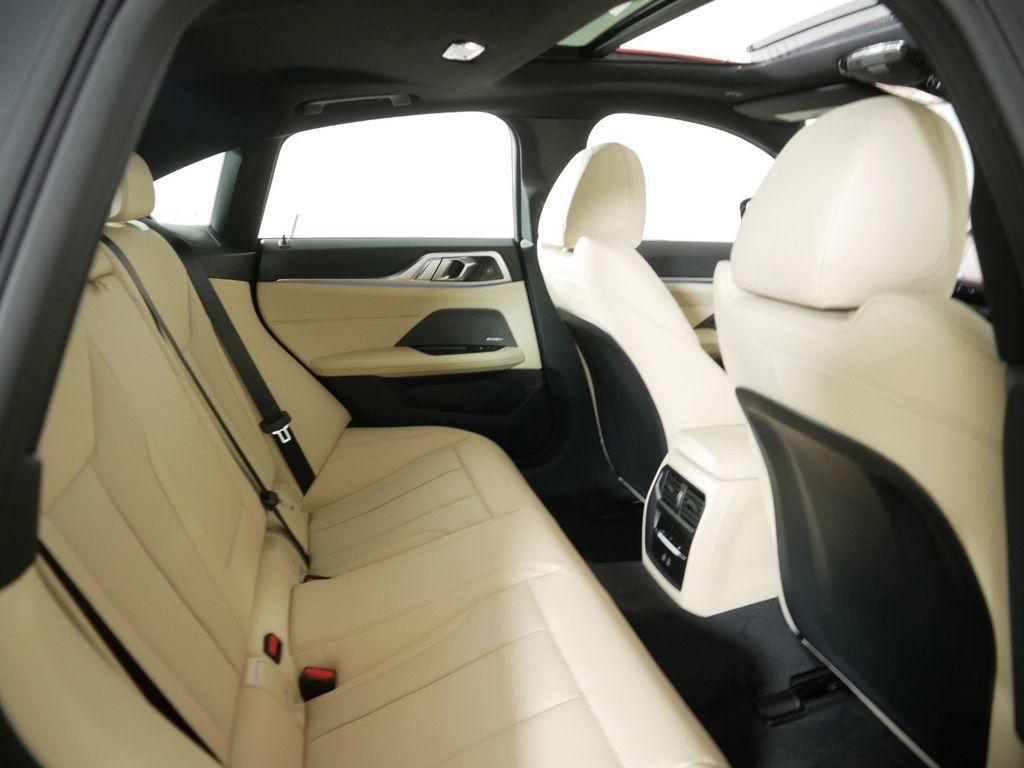 Thumbnail: 2025 BMW i4 - 11