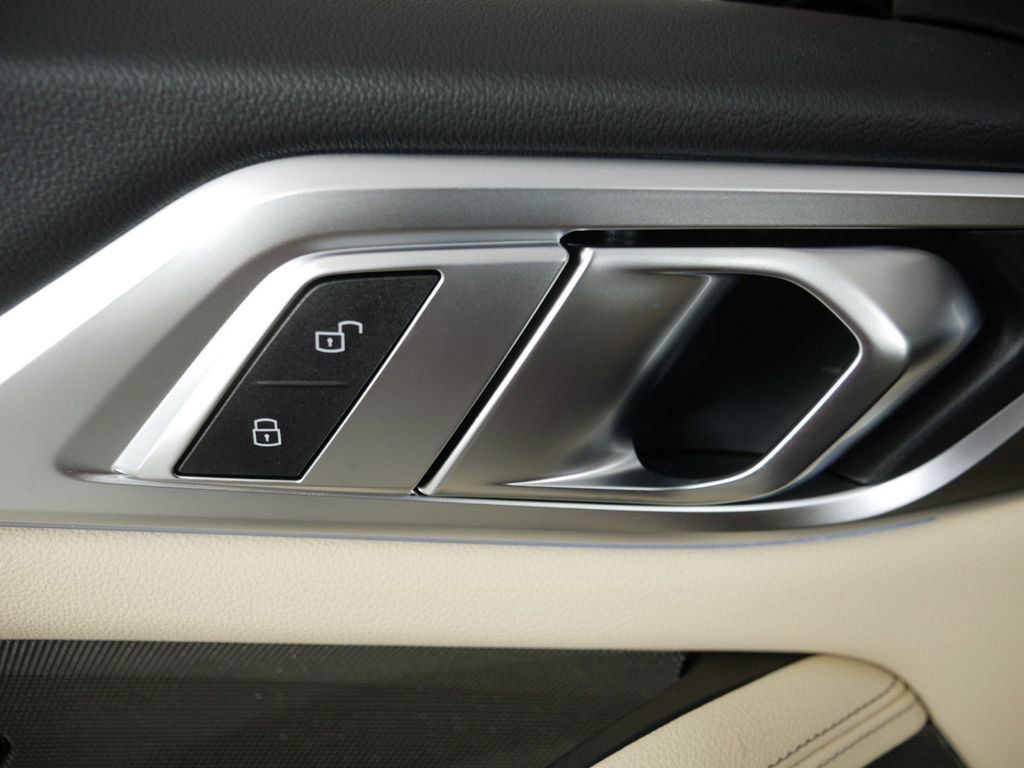 Thumbnail: 2025 BMW i4 - 39
