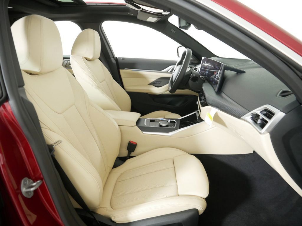 Thumbnail: 2025 BMW i4 - 9