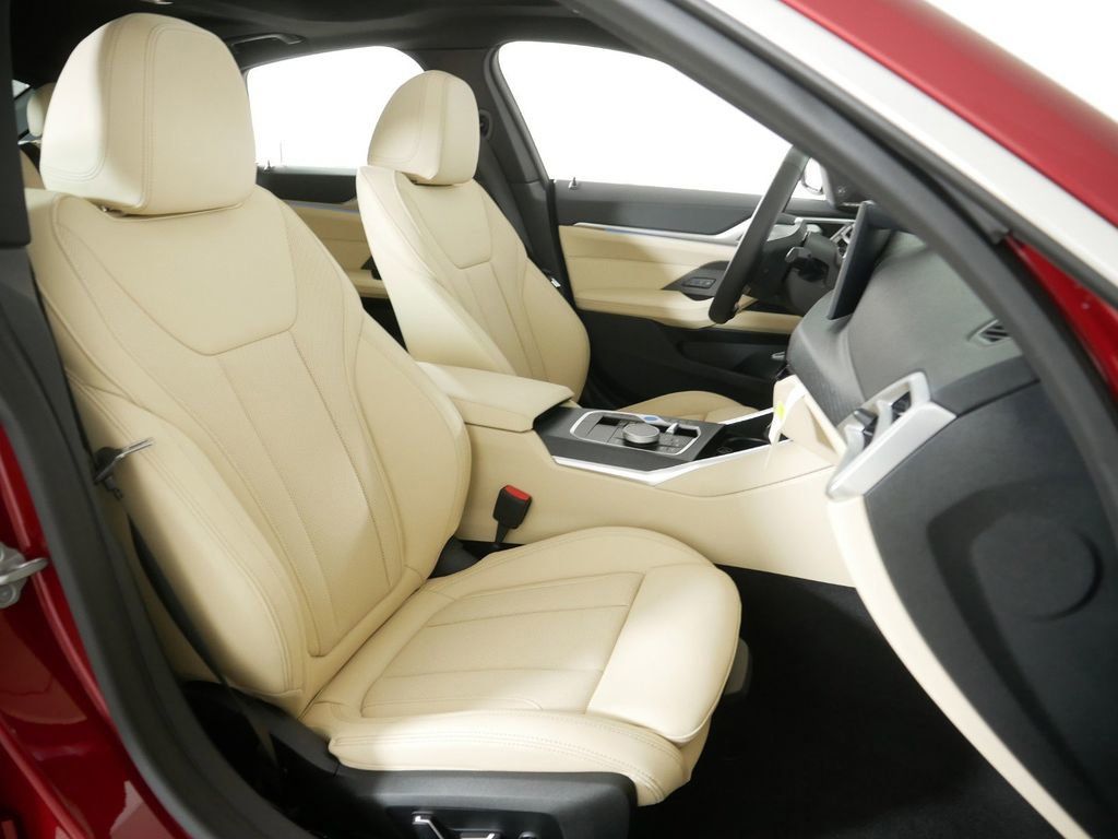 Thumbnail: 2025 BMW i4 - 10