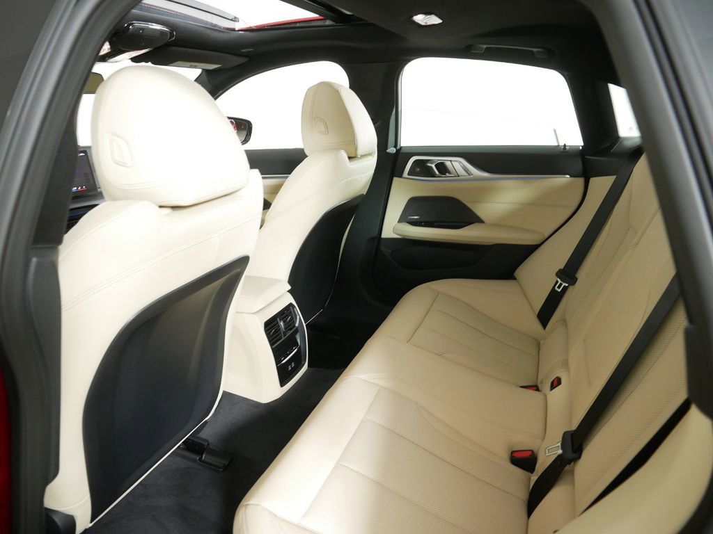 Thumbnail: 2025 BMW i4 - 32