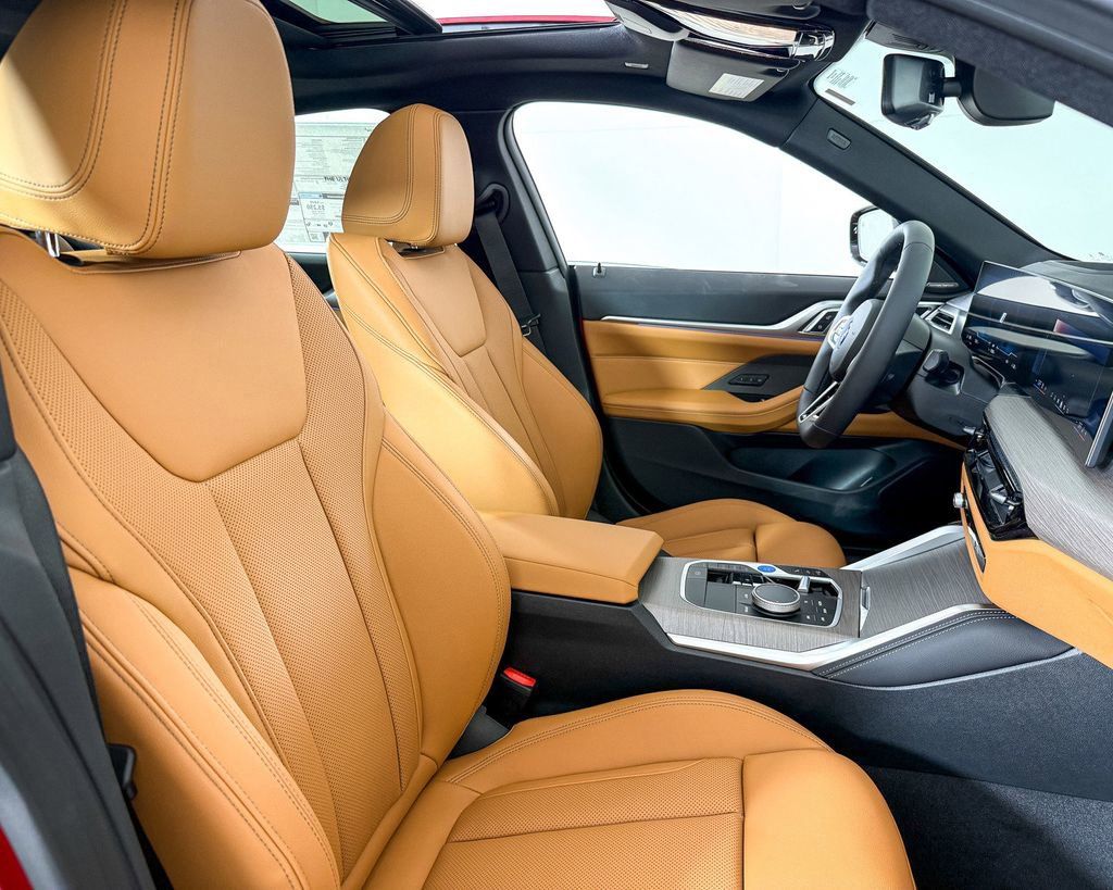 Thumbnail: 2025 BMW i4 - 10