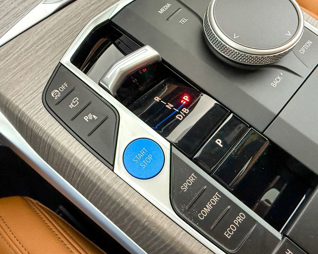 Thumbnail: 2025 BMW i4 - 9