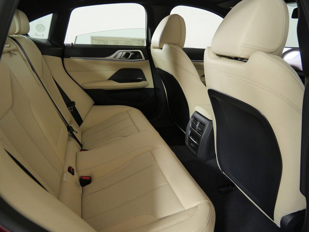 Thumbnail: 2026 BMW i4 - 11