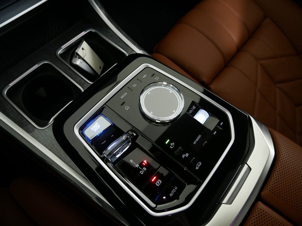 Thumbnail: 2023 BMW i7 - 14