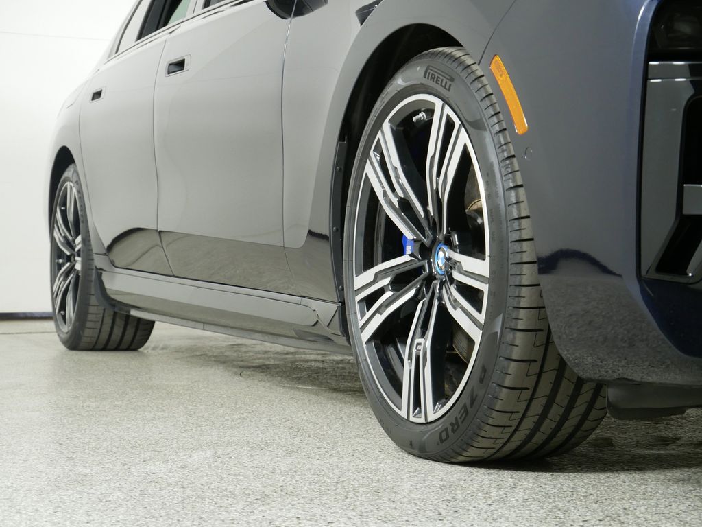 Thumbnail: 2023 BMW i7 - 8