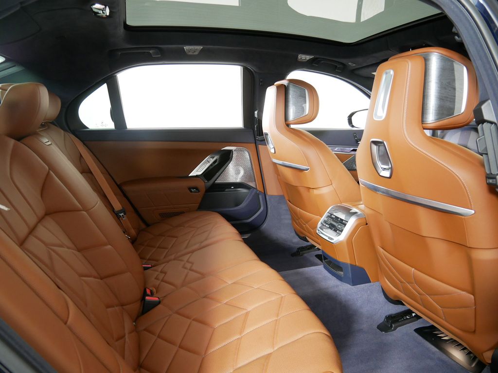 Thumbnail: 2023 BMW i7 - 12