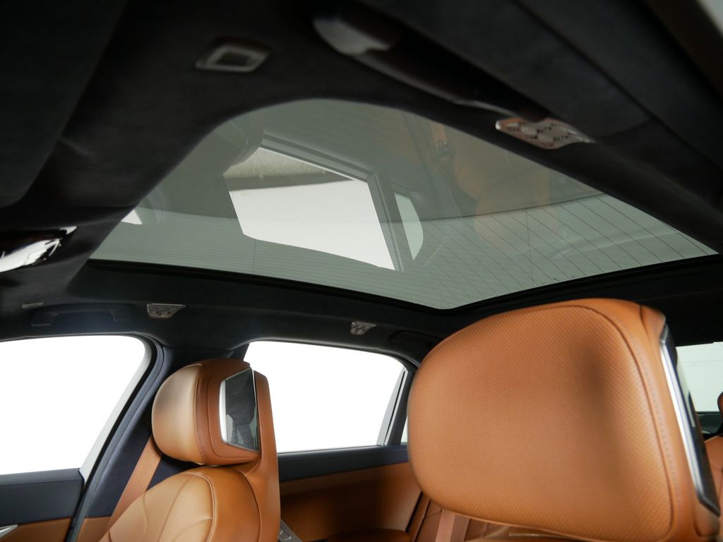 Thumbnail: 2023 BMW i7 - 29