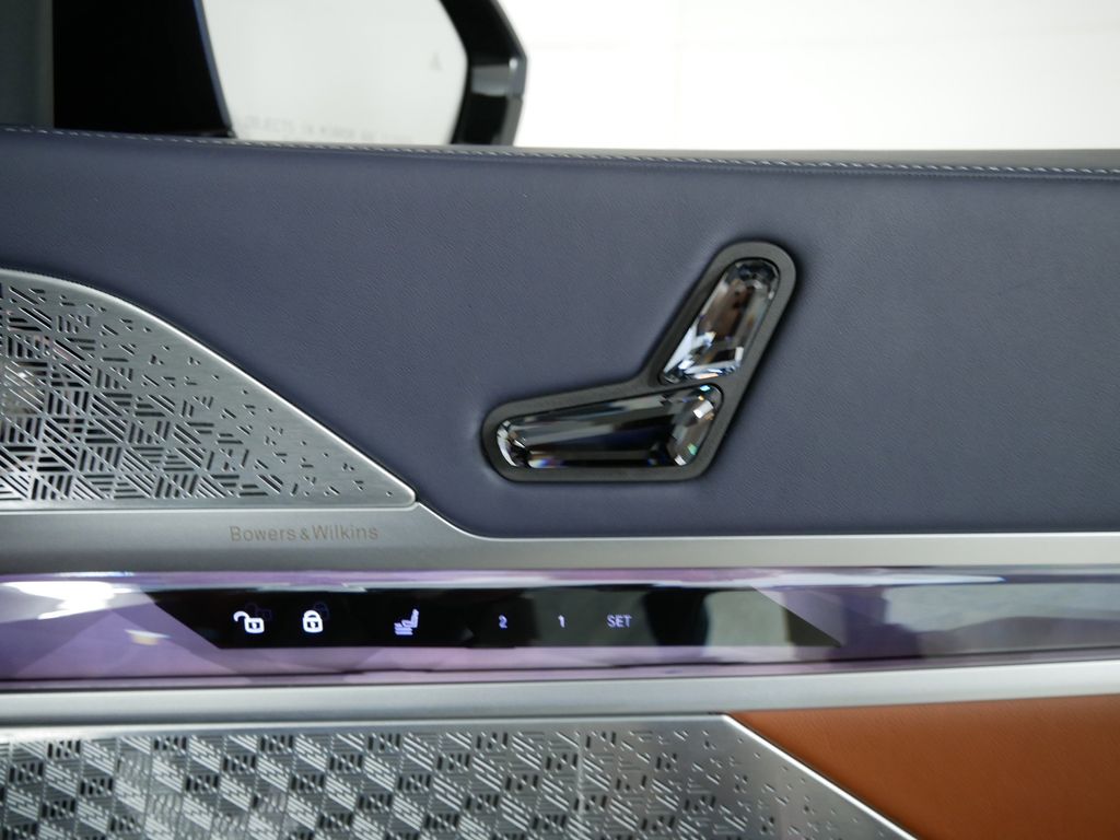 Thumbnail: 2023 BMW i7 - 30