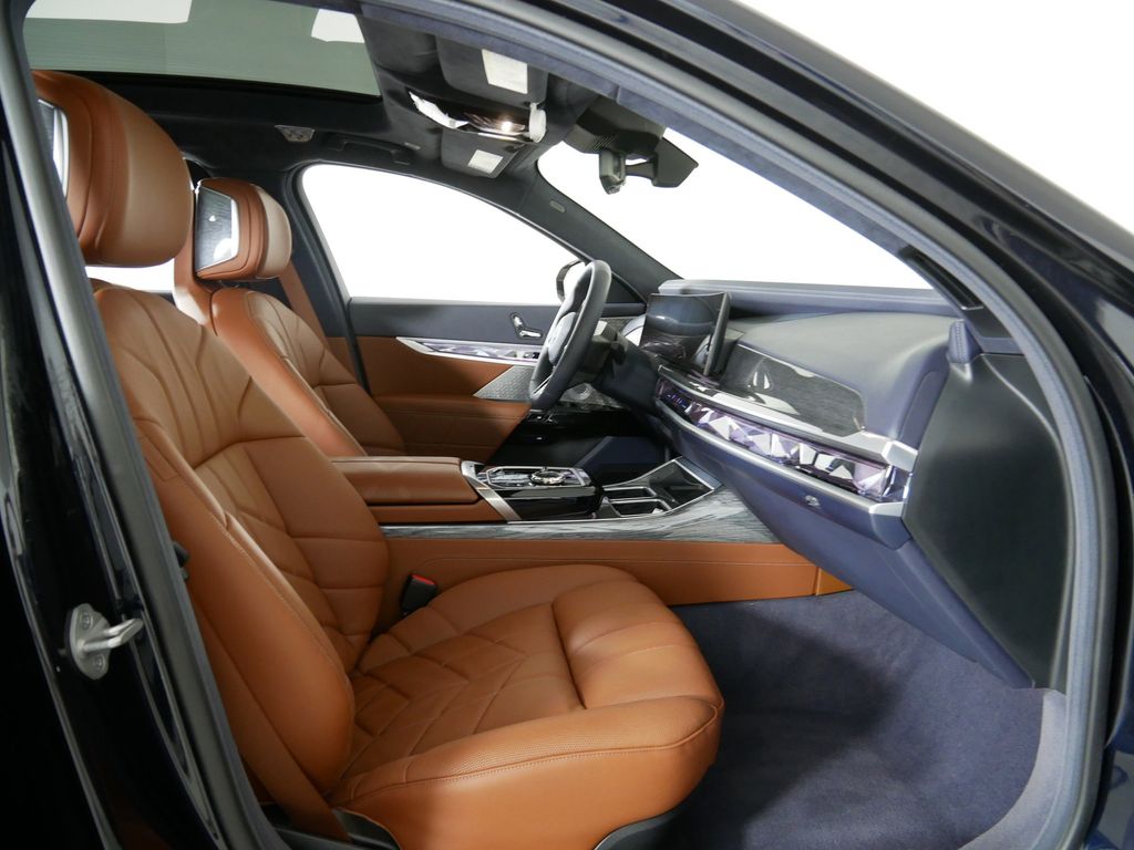 Thumbnail: 2023 BMW i7 - 10