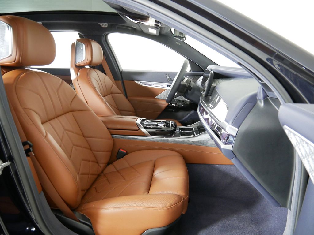Thumbnail: 2023 BMW i7 - 11
