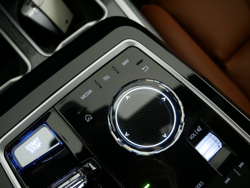 Thumbnail: 2023 BMW i7 - 9