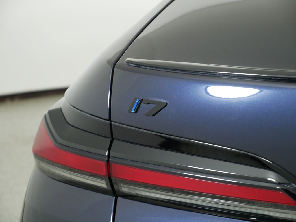 Thumbnail: 2023 BMW i7 - 23