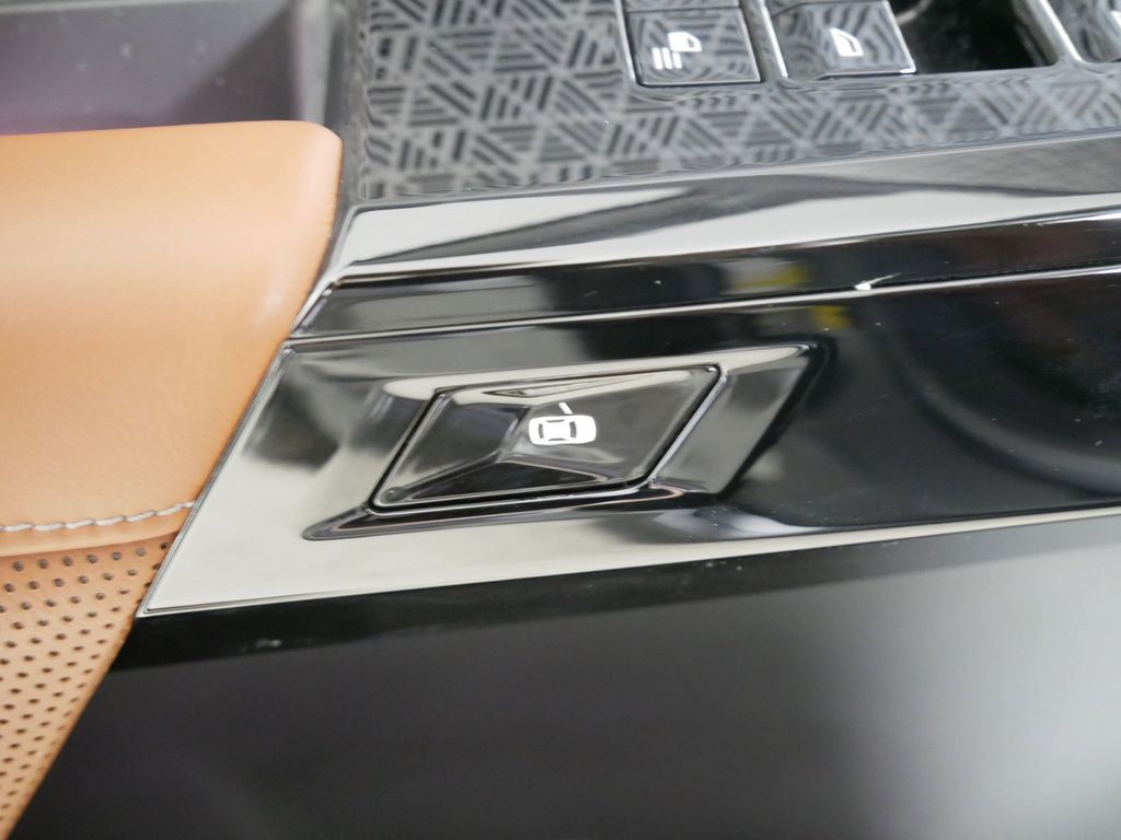Thumbnail: 2023 BMW i7 - 42