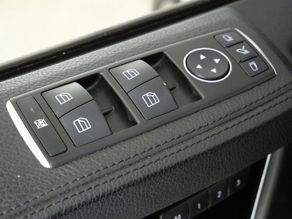 Thumbnail: 2016 Mercedes-Benz G-Class - 38