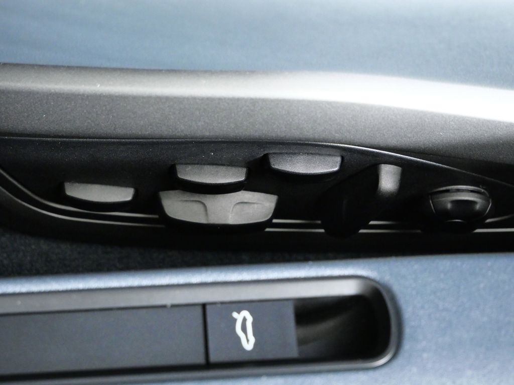 Thumbnail: 2023 Porsche 911 - 36