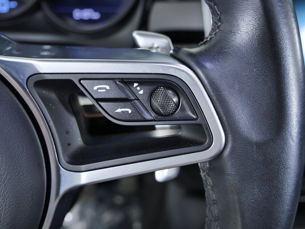 Thumbnail: 2021 Porsche Macan - 40
