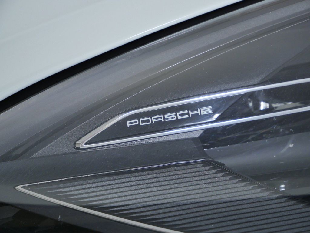 Thumbnail: 2021 Porsche Macan - 7