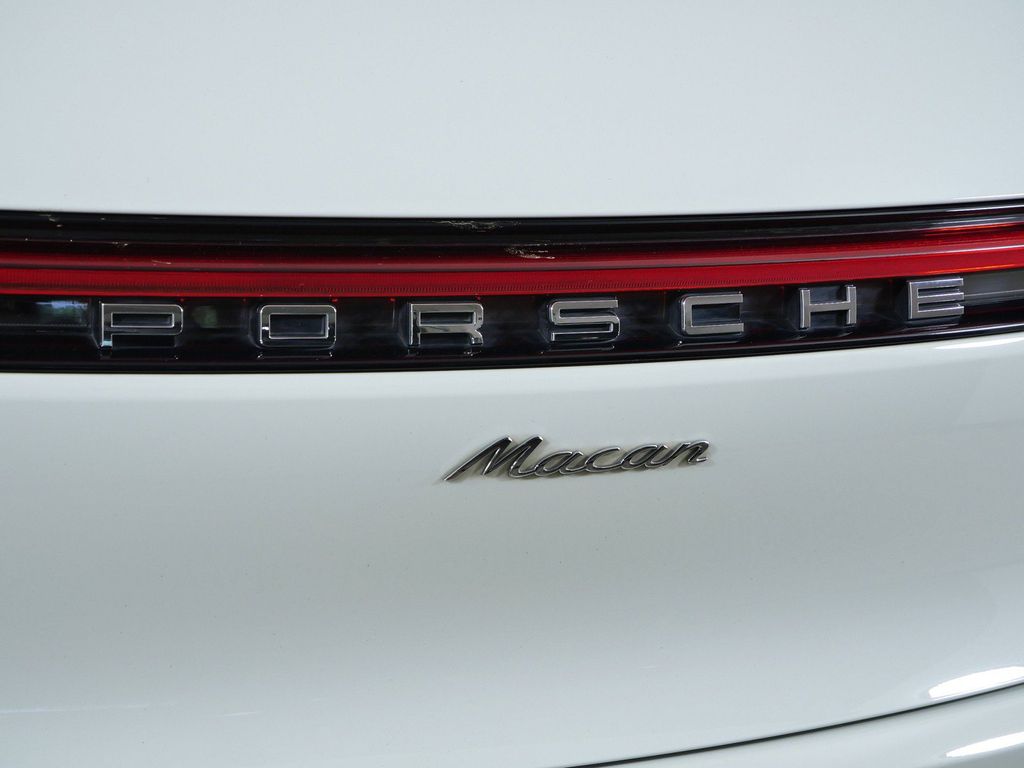 Thumbnail: 2021 Porsche Macan - 24