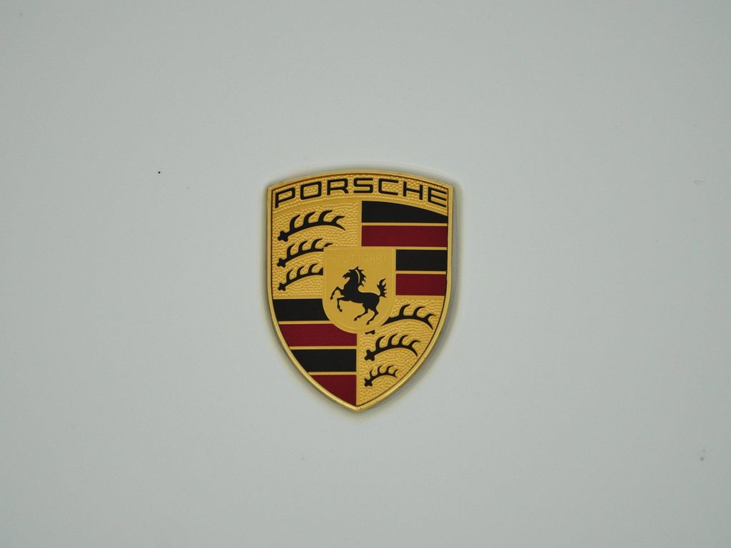 Thumbnail: 2021 Porsche Macan - 25