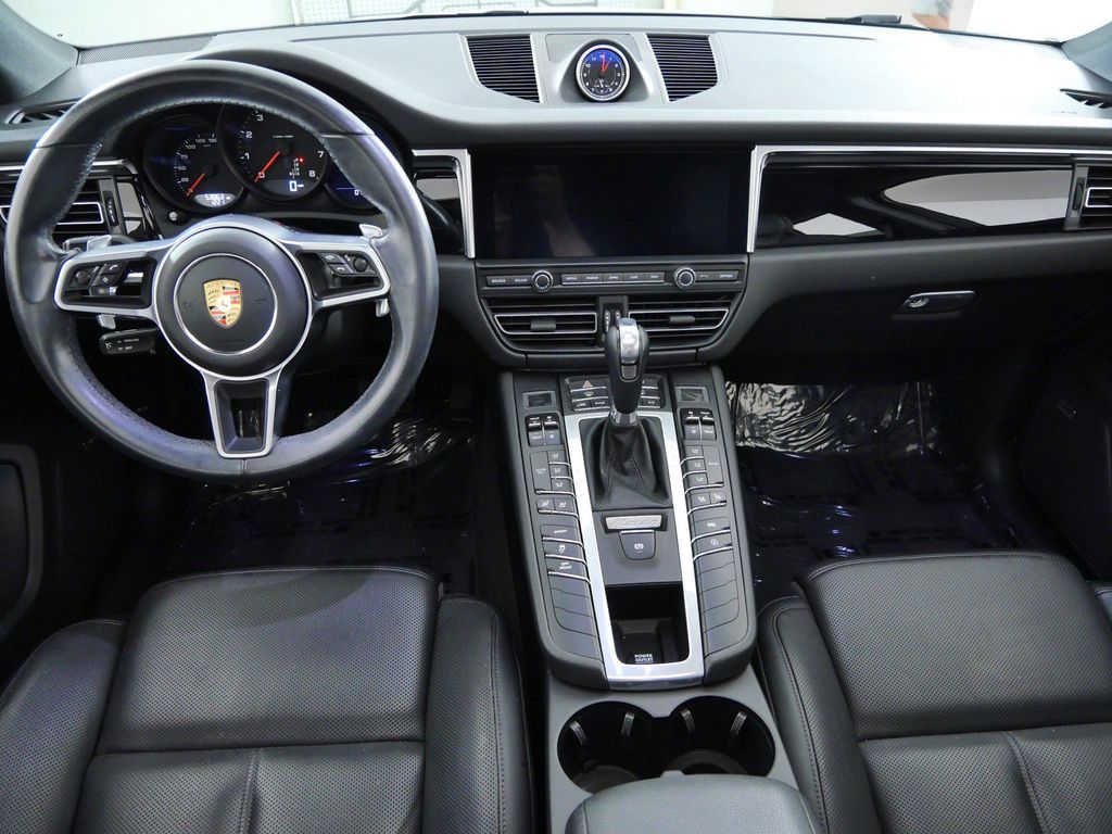 Thumbnail: 2021 Porsche Macan - 2