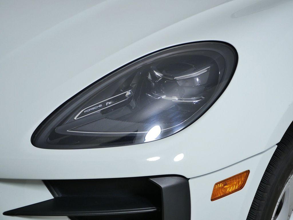 Thumbnail: 2021 Porsche Macan - 19