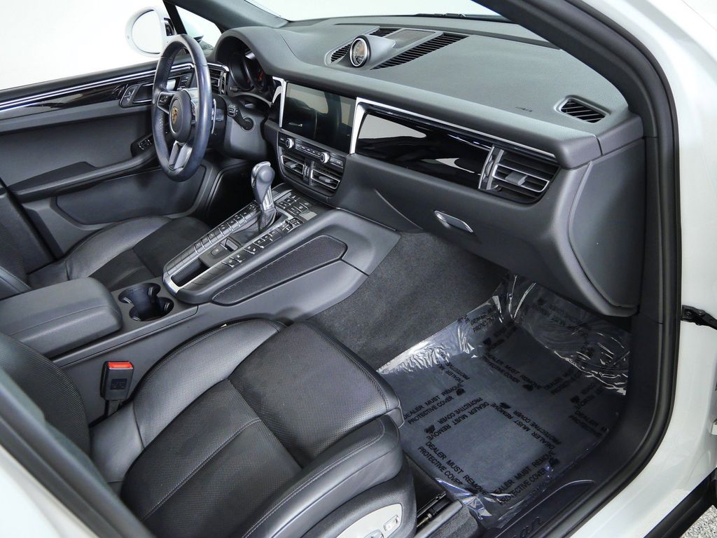 Thumbnail: 2021 Porsche Macan - 10
