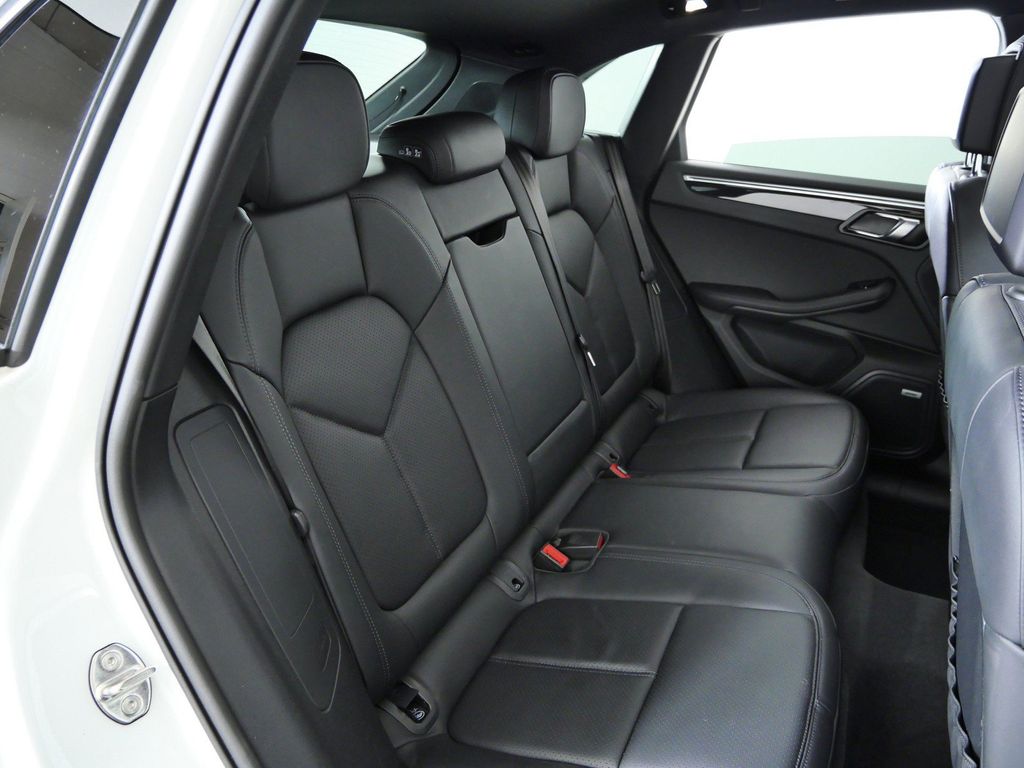 Thumbnail: 2021 Porsche Macan - 29