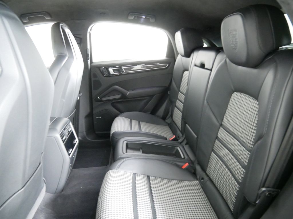 2021 Porsche Cayenne GTS 32