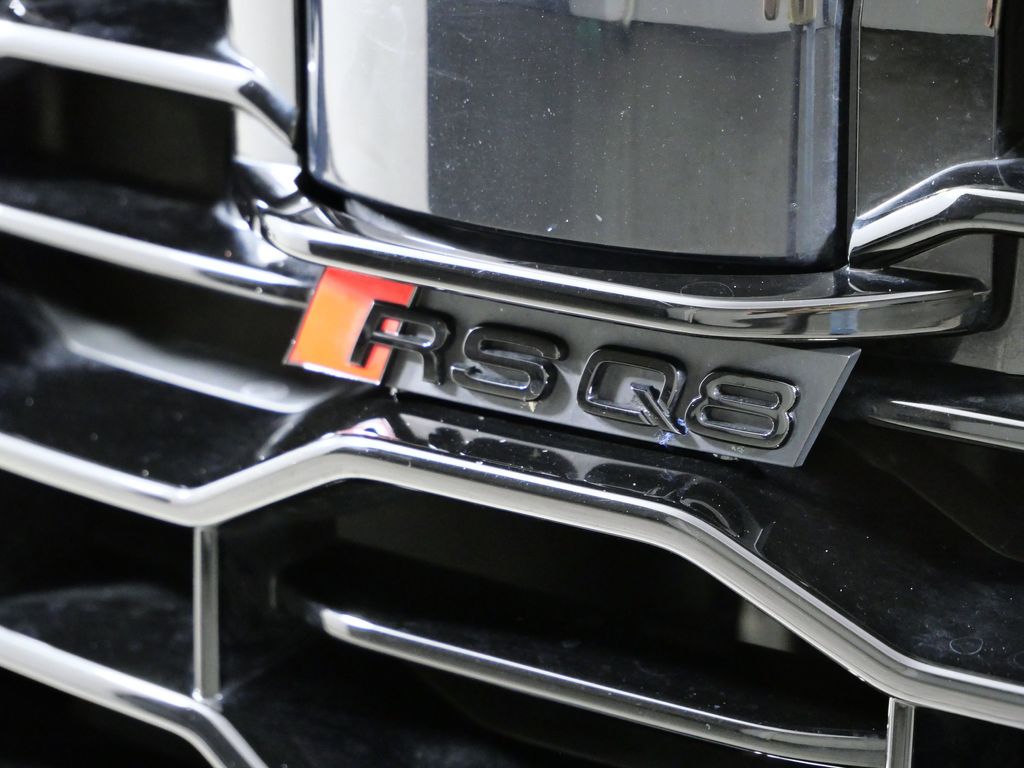 Thumbnail: 2024 Audi RS Q8 - 25