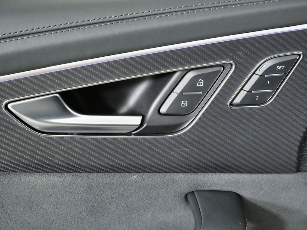 Thumbnail: 2024 Audi RS Q8 - 43