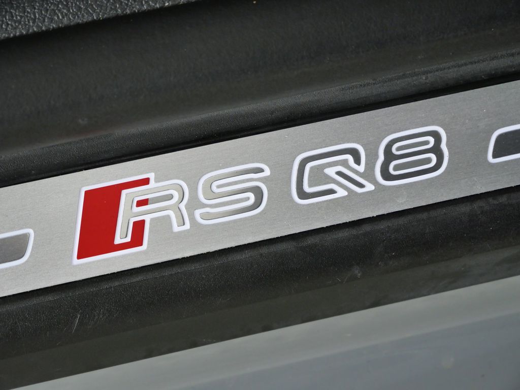 Thumbnail: 2024 Audi RS Q8 - 30