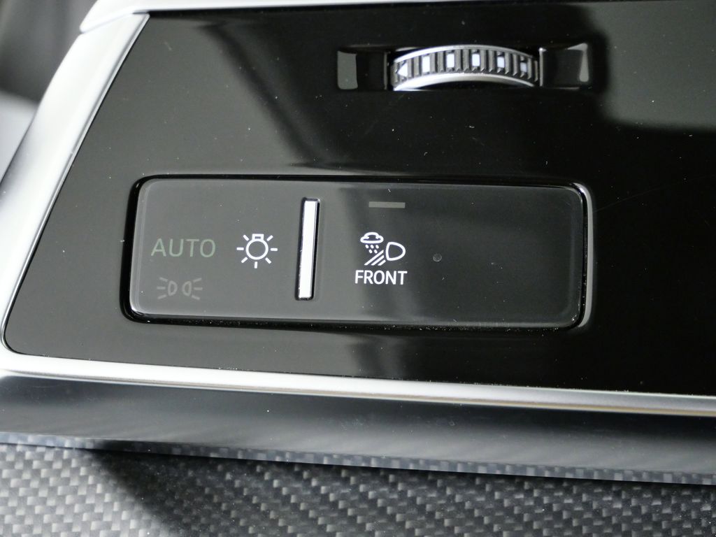 Thumbnail: 2024 Audi RS Q8 - 13