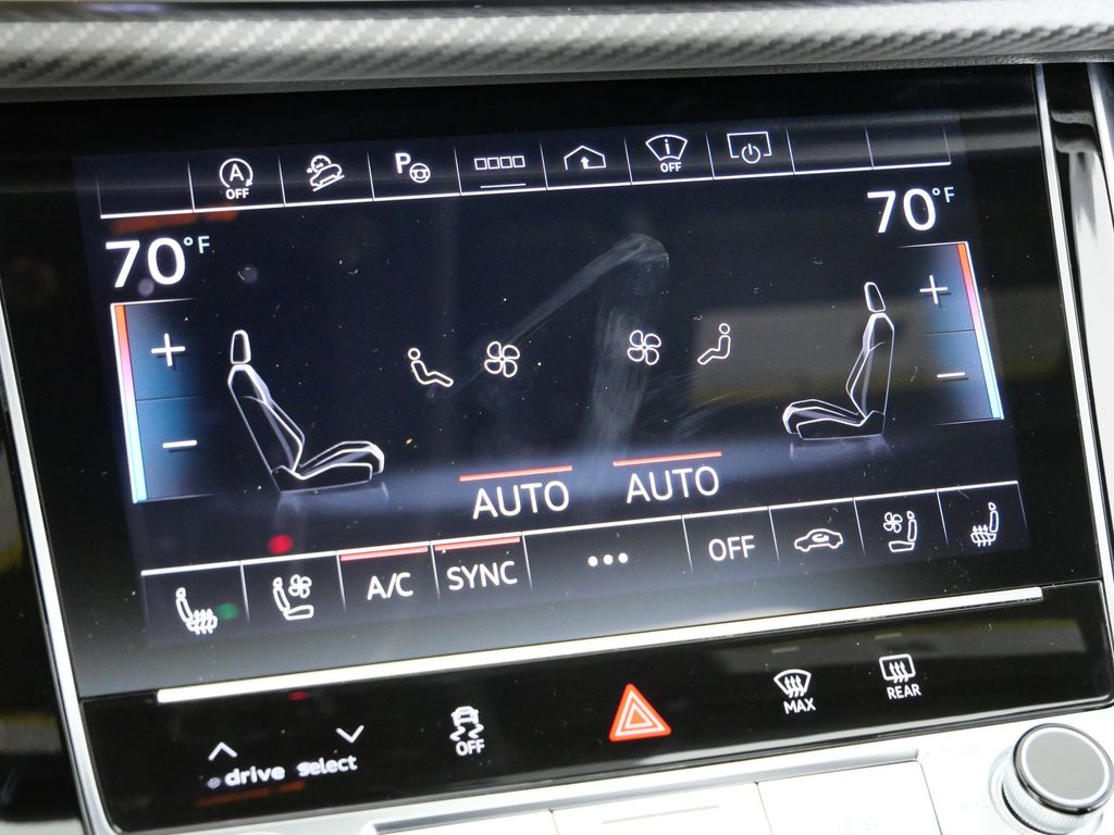 Thumbnail: 2024 Audi RS Q8 - 50