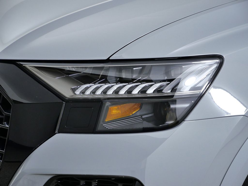 Thumbnail: 2024 Audi RS Q8 - 16