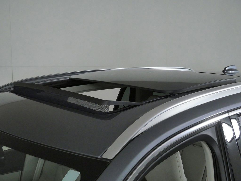 Thumbnail: 2020 Volvo XC90 - 25