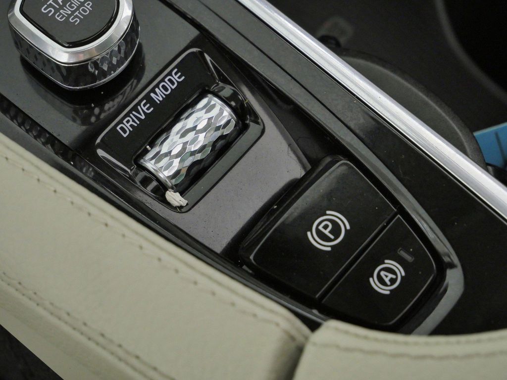 Thumbnail: 2020 Volvo XC90 - 14