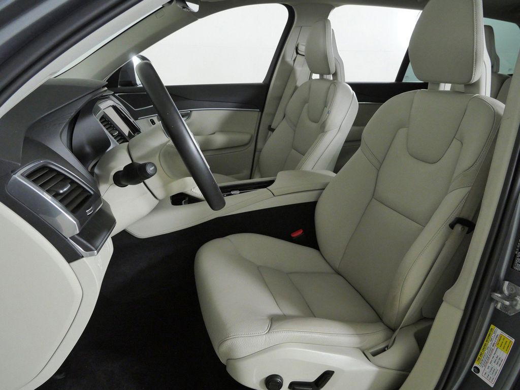 Thumbnail: 2020 Volvo XC90 - 37