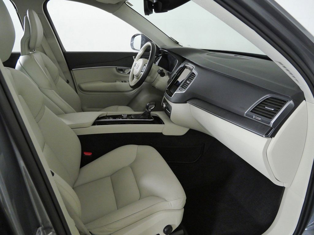 Thumbnail: 2020 Volvo XC90 - 9