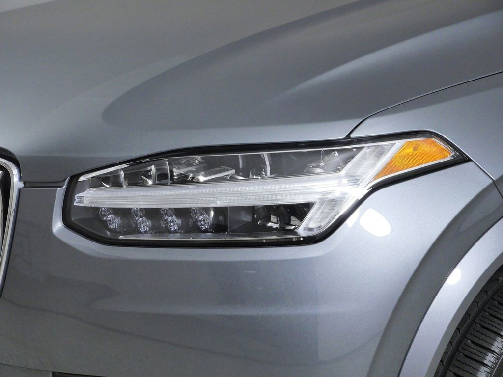 Thumbnail: 2020 Volvo XC90 - 17