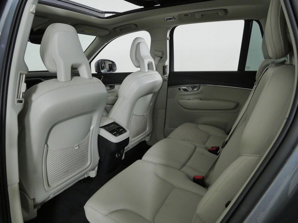 Thumbnail: 2020 Volvo XC90 - 33