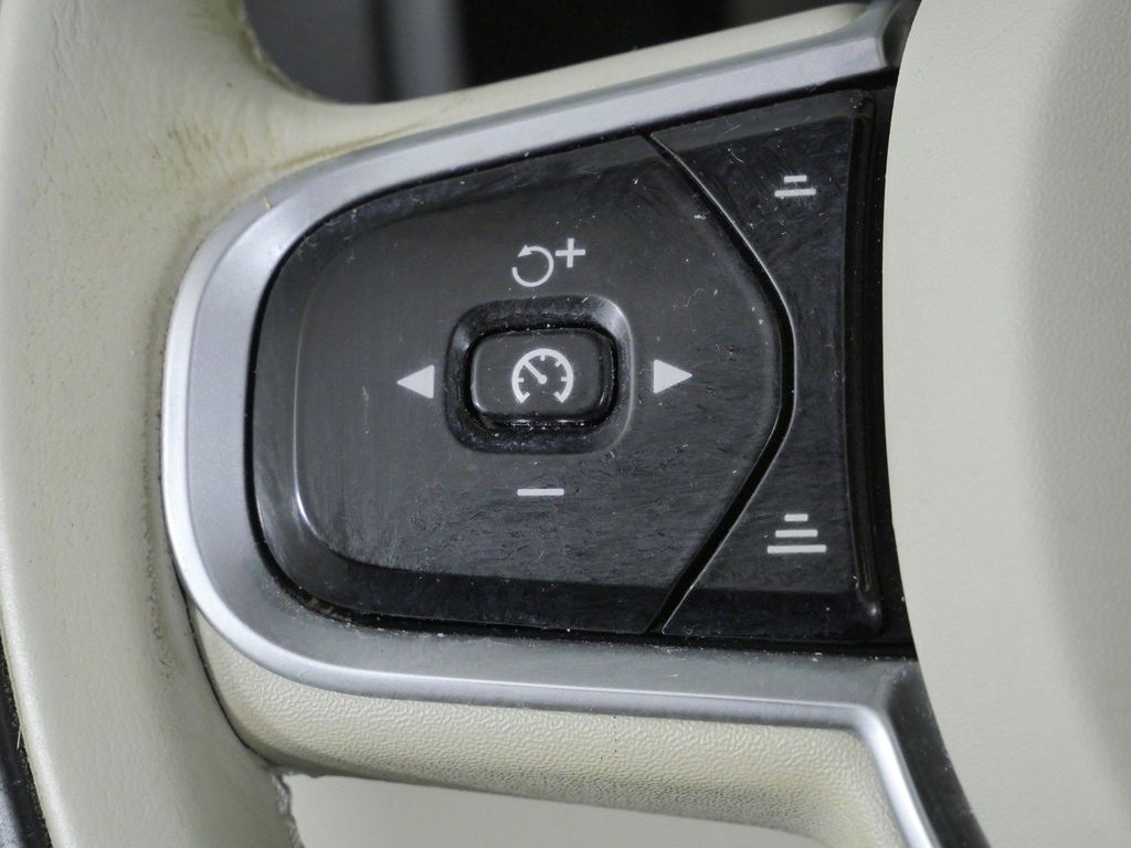 Thumbnail: 2020 Volvo XC90 - 42