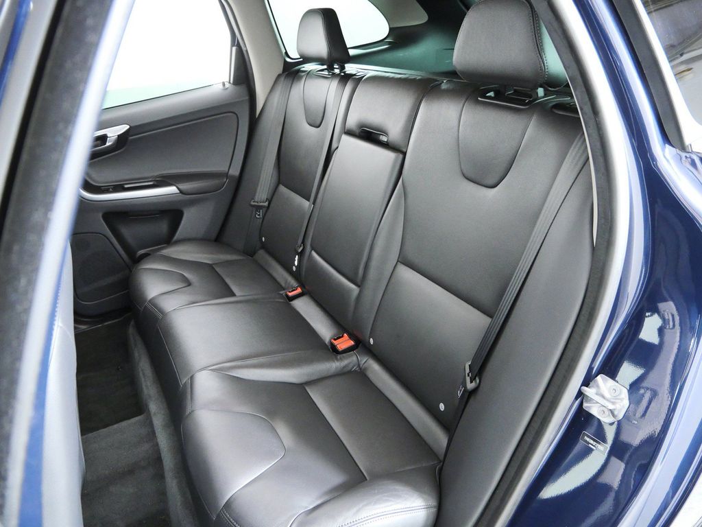 Thumbnail: 2015 Volvo XC60 - 32