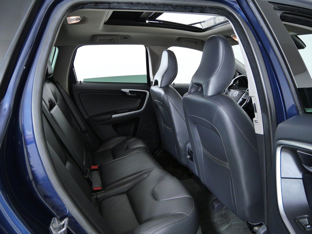 Thumbnail: 2015 Volvo XC60 - 11