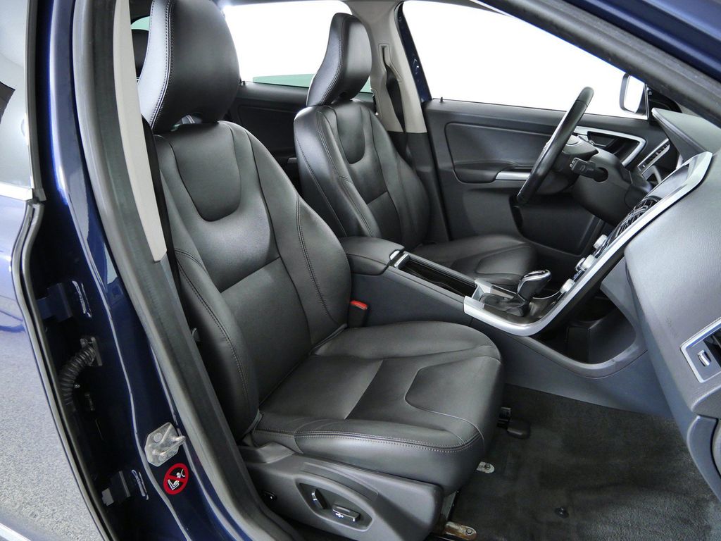 Thumbnail: 2015 Volvo XC60 - 10